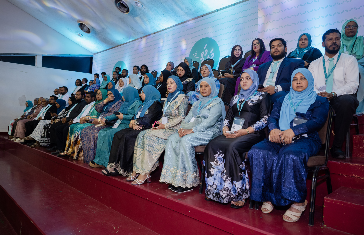 ސަރުކާރު ހިންގާ ޕާޓީ، ޕީއެންސީގެ ކޮންގްރެސް ފެށުމުގެ ރަސްމިއްޔާތުގައި އެ ޕާޓީގެ އާންމު މެމްބަރުން ބައިވެރިވަނީ -- ފޮޓޯ: ފަޔާޒު މޫސާ | މިހާރު