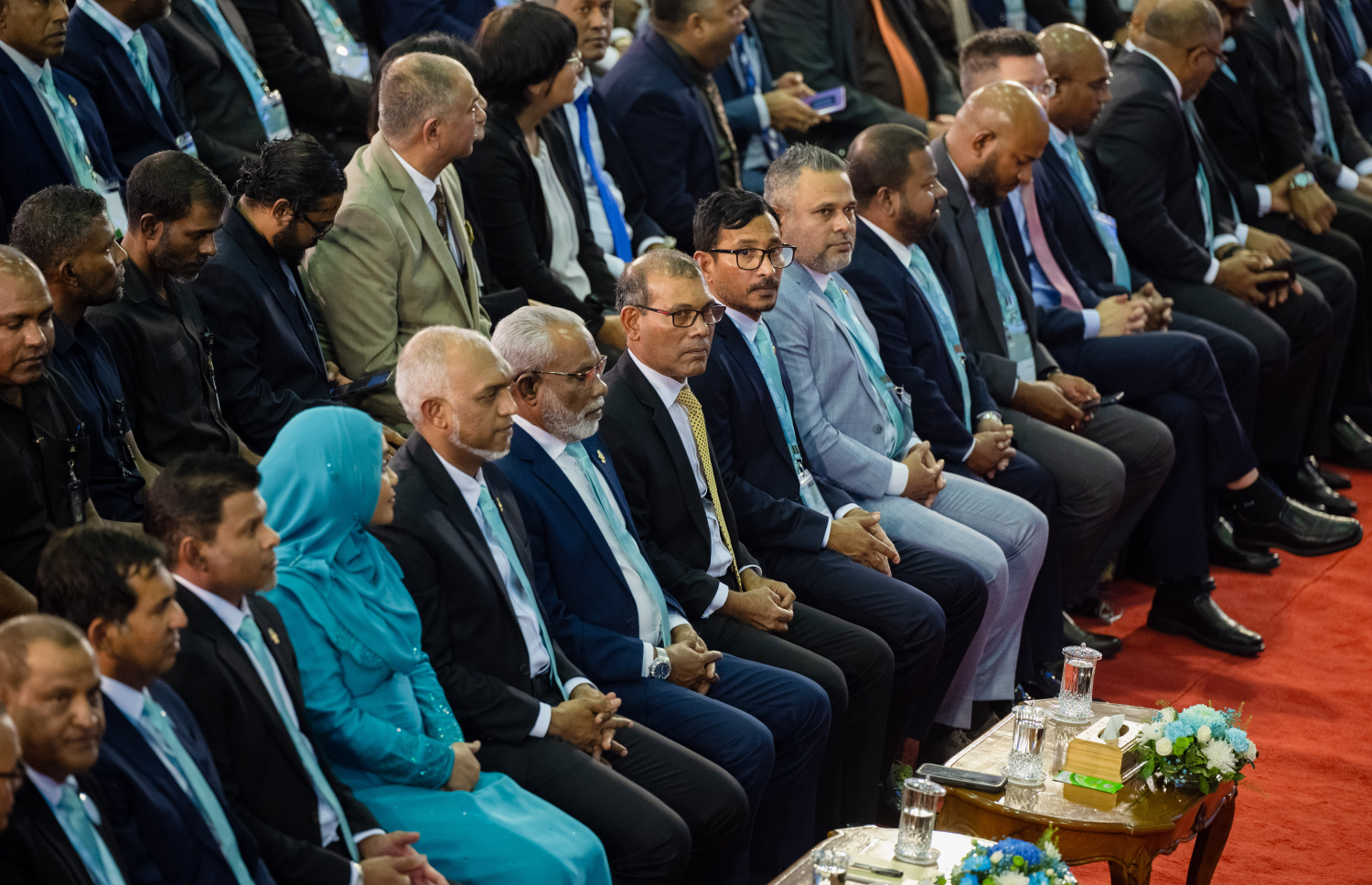 ޕީއެންސީގެ ކޮންގްރެސް ފެށުމުގެ ރަސްމިއްޔާތުގައި އެ ޕާޓީގެ އިސްބޭފުޅުންނާއި ރައީސް ޑރ.މުހައްމަދު މުއިއްޒު ބައިވެރިވެޑައިގަންނަވަނީ. -- ފޮޓޯ: ފަޔާޒް މޫސާ/މިހާރު