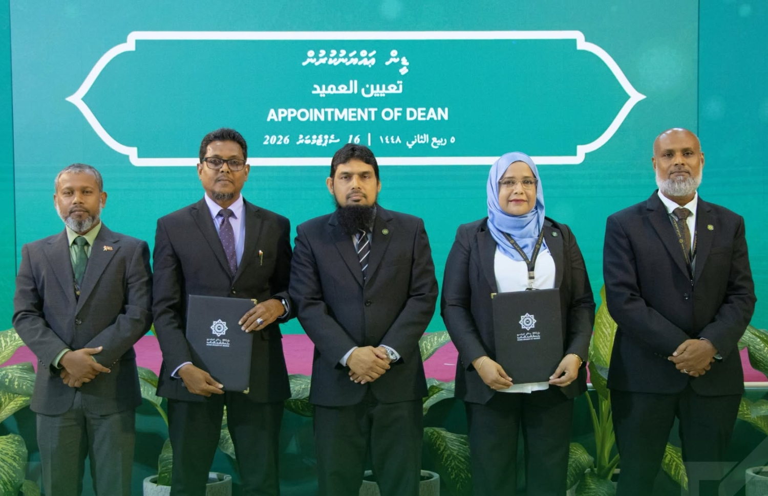 އަރަބިއްޔާ ސްކޫލުގެ ޕްރިންސިޕަލް އެ މަގާމުން ވަކިވެ އިސްލާމިކް ޔުނިވާސިޓީގެ ފެކަލްޓީގެ ޑީން ކަމާ ހަވާލުވުމަށް ބޭއްވި ރަސްމިއްޔާތު-- ފޮޓޯ: އައިޔޫއެމް