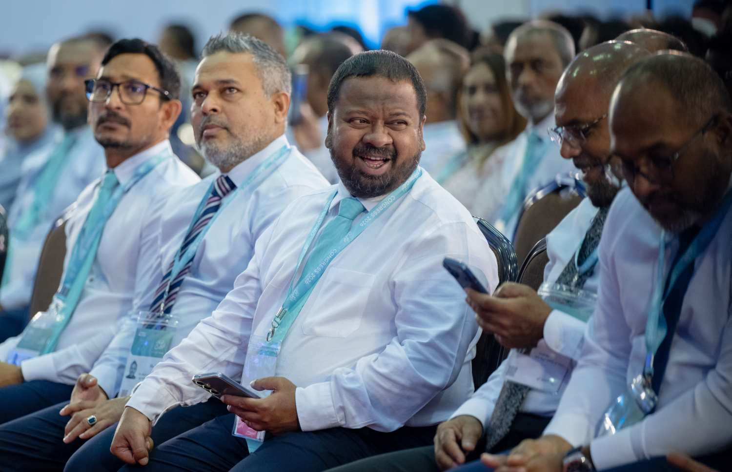 ޕީއެންސީގެ ކޮންގްރެސްގެ މިއަދުގެ ހެނދުނުގެ ސެޝަންގައި އެ ޕާޓީގެ ބައެއް އިސް ބޭފުޅުން ބައިވެރިވެވަޑައިގަންނަވަނީ.---ފޮޓޯ: ފަޔާޒު މޫސާ| މިހާރު