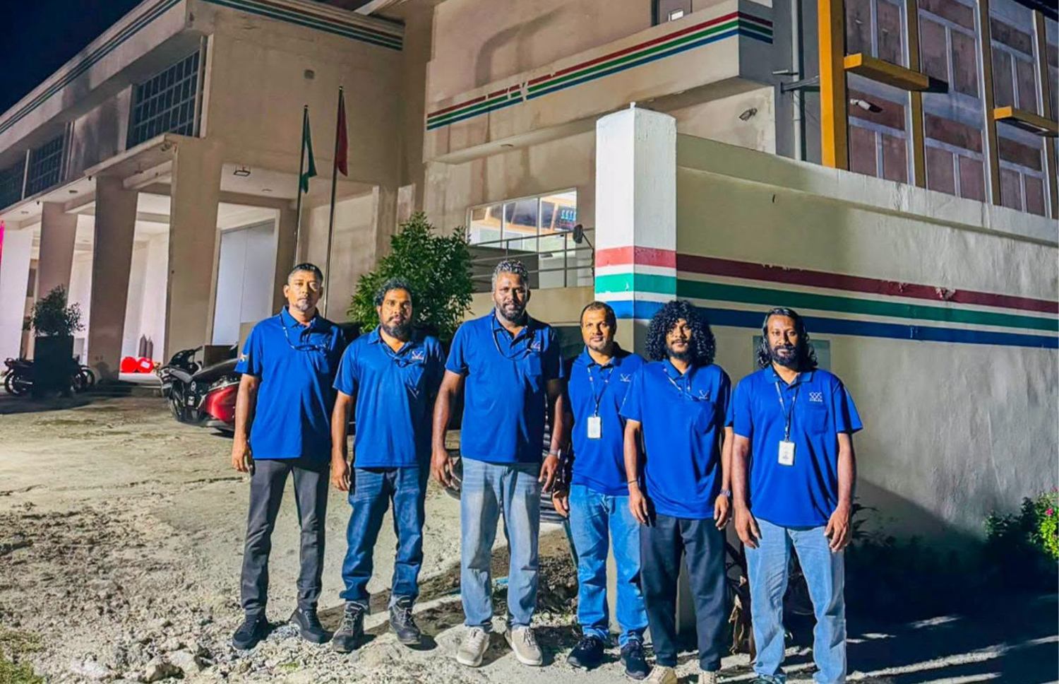 ސްޓެލްކޯގެ މުވައްޒަފުން ފެނަކައަށް ގޮސް އެ ރަށްރަށުގެ ހާލަތު ބަލަނީ-- ފޮޓޯ: ސްޓެލްކޯ
