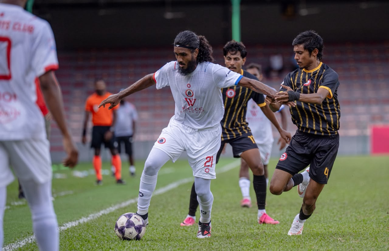 އޮޑި އާއި ބުރު ކުޅުނު މެޗުގެ ތެރެއިން --- ފޮޓޯ: ފަޔާޒު މޫސާ | މިހާރު