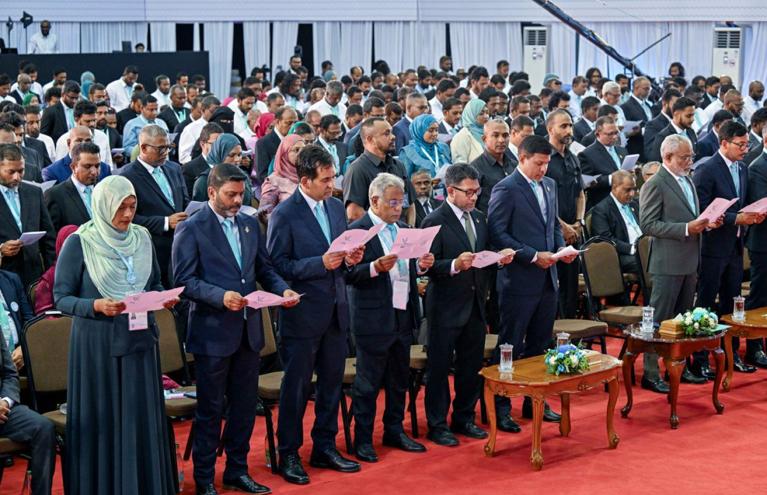 ޕީއެންސީގެ ލީޑާޝިޕަށް އިންތިހާބުވީ ބޭފުޅުން ހުވާ ކުރައްވަނީ-- ފޮޓޯ: ޕީއެންސީ