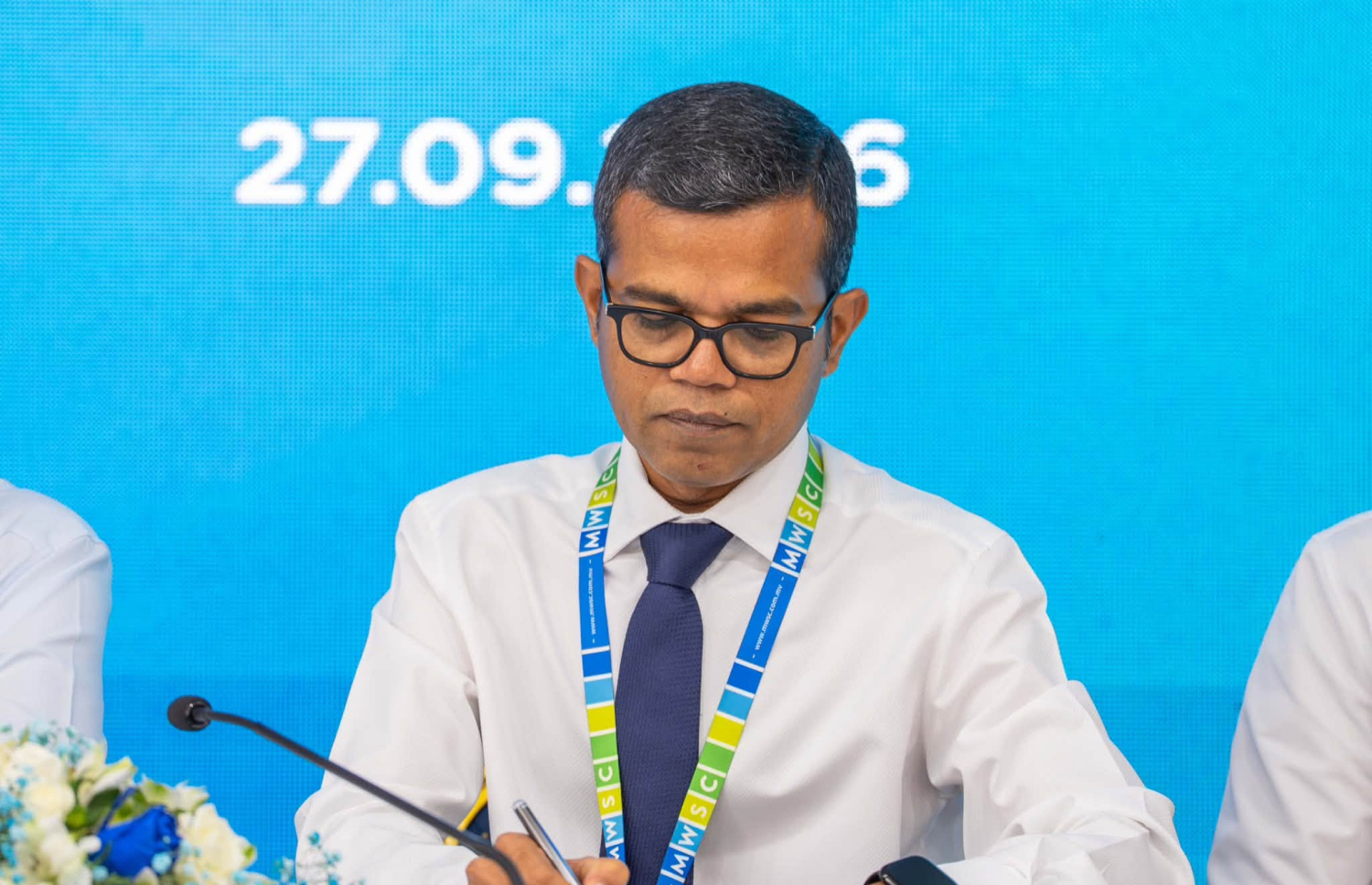 ފުވައްމުލަކާއި އައްޑޫގެ ފެނާއި ނަރުދަމާގެ ހިދުމަތާ އެމްޑަބްލިއުއެސްސީން ހަވާލުވުމުގެ އެއްބަސްވުމުގައި އެ ކުންފުނީގެ އެމްޑީ ފަހުމީ މިއަދު ސޮއިކުރައްވަނީ.