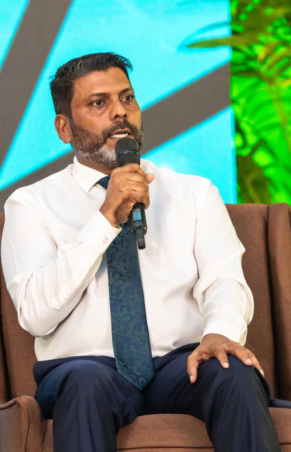 އަހާ ފޯރަމްގައި މިނިސްޓަރު ރާފިއު ވާހަކަ ދައްކަވަނީ --- ފޮޓޯ: ސްޕޯޓްސް މިނިސްޓްރީ