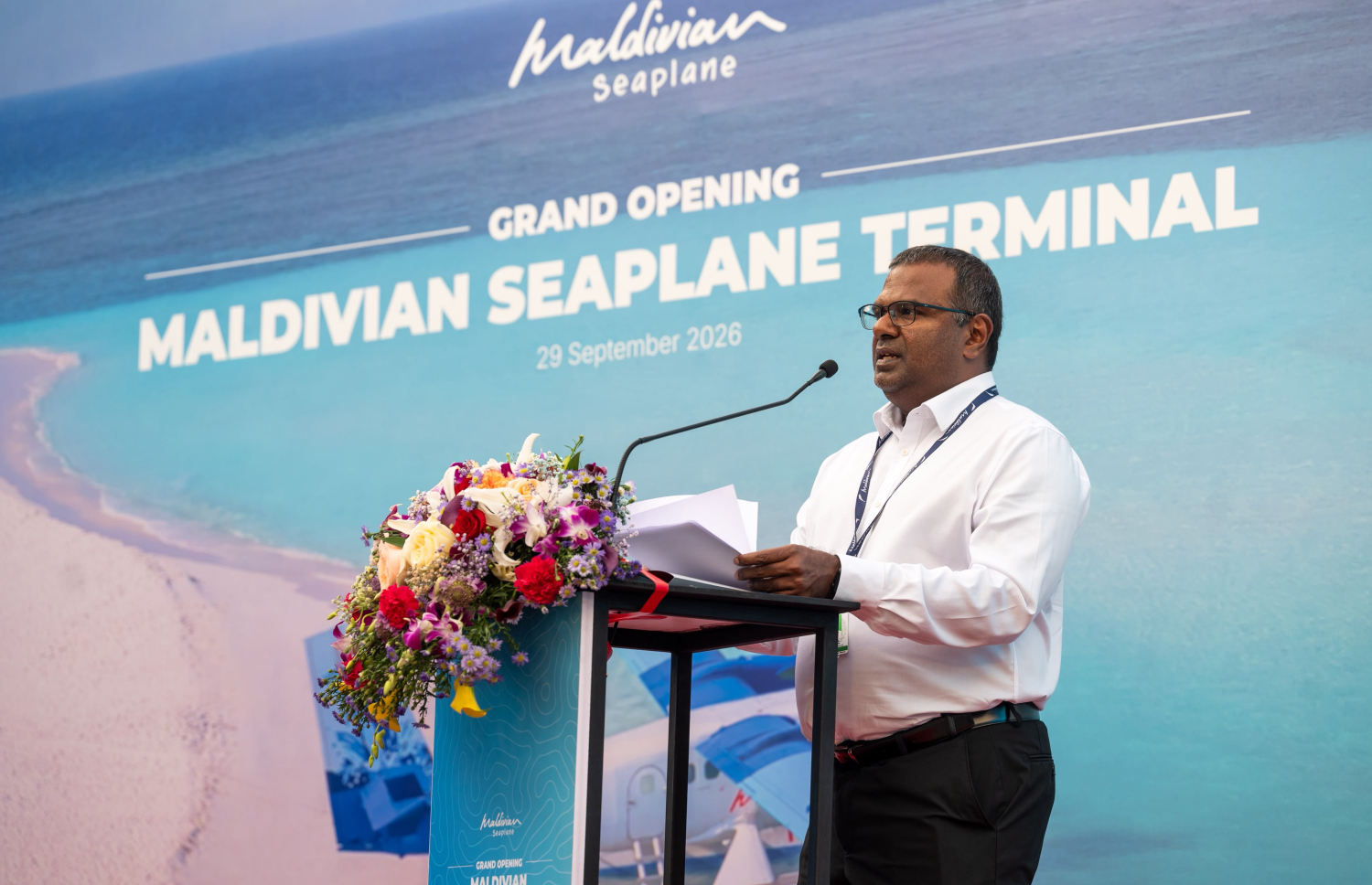 އައިލެންޑް އޭވިއޭޝަންގެ މެނޭޖިން ޑިރެކްޓަރު އިބްރާހިމް އިޔާސް ވާހަކަ ދައްކަވަނީ. - ފޮޓޯ: ނިޝާން އަލީ | މިހާރު