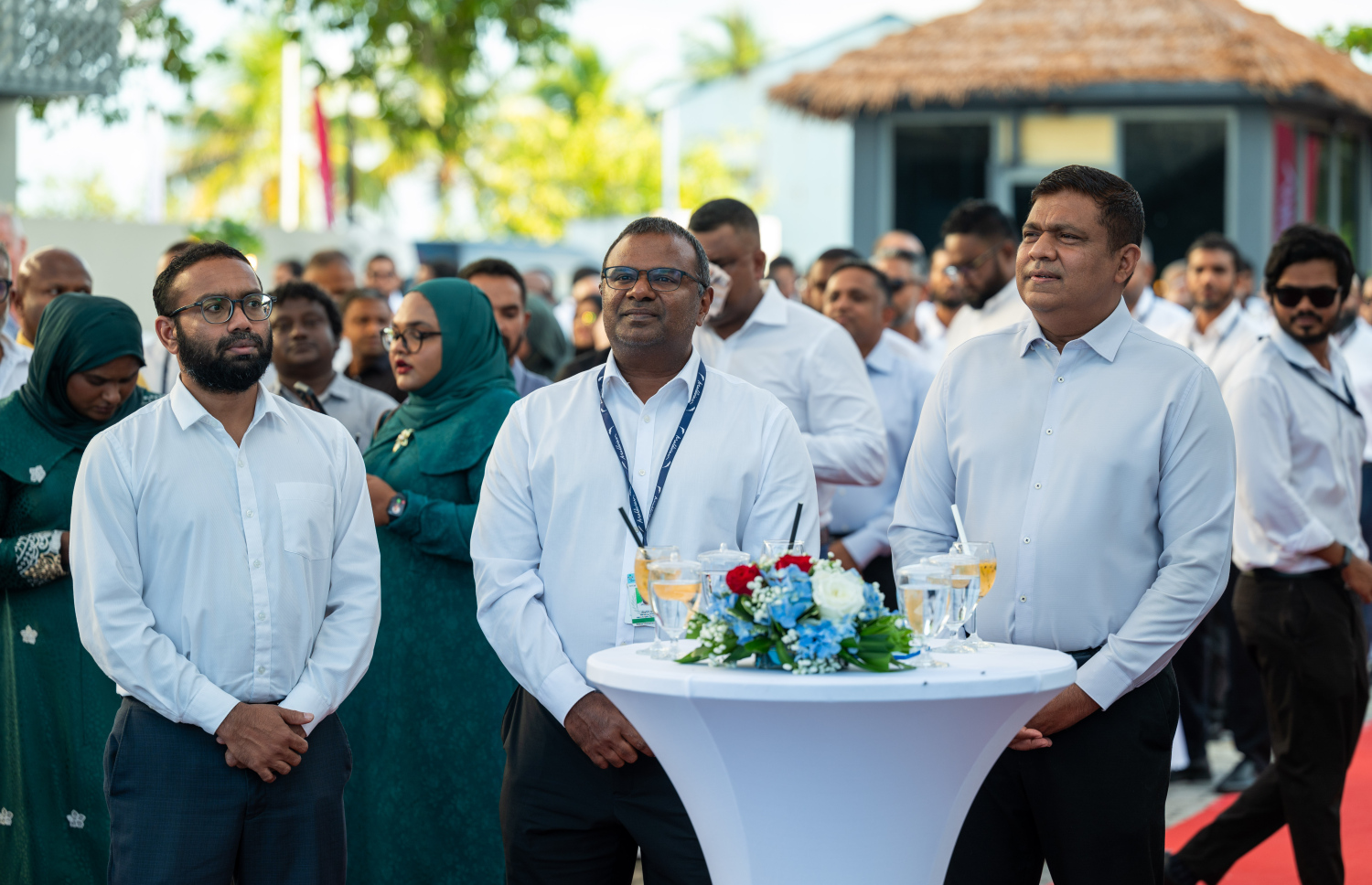 މޯލްޑިވިއަންގެ ސީޕްލޭން ޓާމިނަލް ހުޅުވުމަށް އިއްޔެ ބޭއްވި ހާއްސަ ރަސްމިއްޔާތުގައި ޓްރާންސްޕޯޓް މިނިސްޓަރު އަމީން އާއި އިލެންޑް އޭވިއޭޝަންގެ މެނޭޖިން ޑިރެކްޓަރު އިބްރާހިމް އިޔާސް ބައިވެރިވެވަޑައިގަންނަވަނީ.-- ފޮޓޯ: ނިޝާން އަލީ | މިހާރު