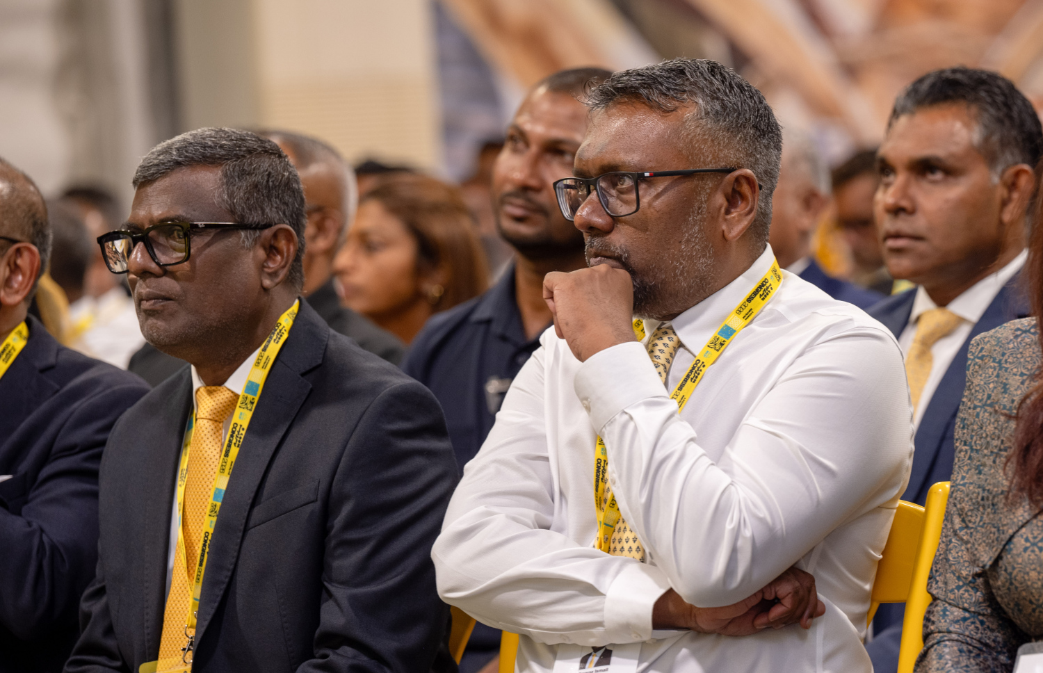 އެމްޑީޕީގެ ކޮންގްްރެސް ފެށުމުގެ ރަސްމިއްޔާތުގައި އެ ޕާޓީގެ ކުރީގެ ޗެއާޕާސަން އަދި 2028 ގެ ރިޔާސީ އިންތިހާބަށް އެމްޑީޕީގެ ޓިކެޓު ހޯއްދަވަން މަސައްކަތް ކުރައްވާ ފައްޔާޒު އިސްމާއިލް ބައިވެރިވެވަޑައިގަންނަވަނީ.--- ފޮޓޯ: ފަޔާޒު މޫސާ | މިހާރު