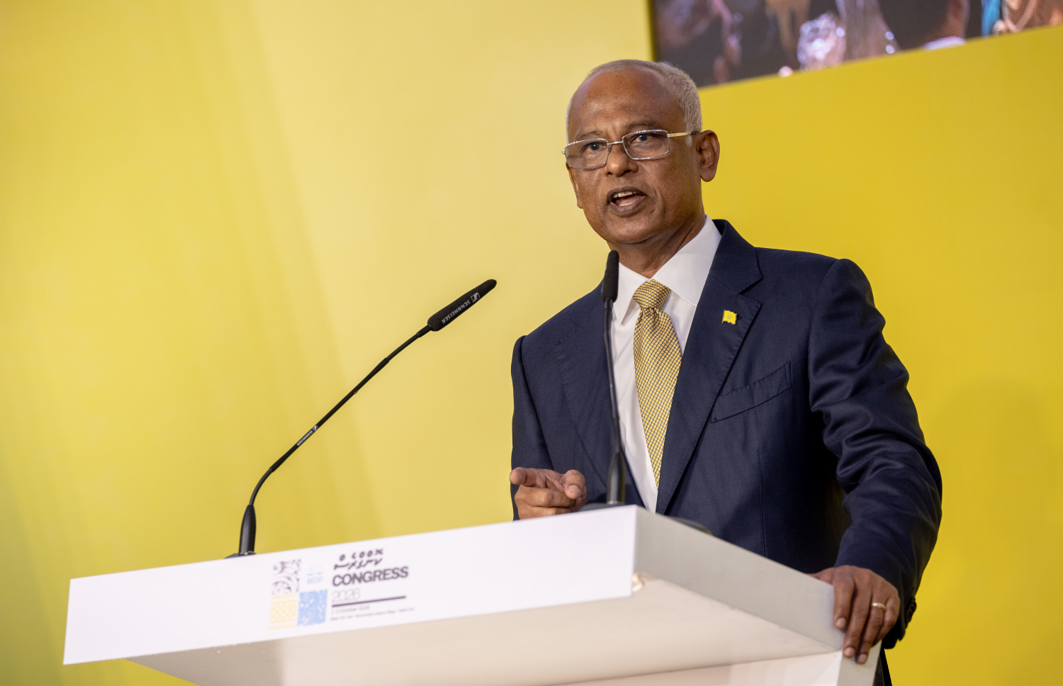އެމްޑީޕީގެ ކޮންގްރެސް ފެށުމަށް ބޭއްވި ޖަލްސާގައި ކުރީގެ ރައީސް އިބްރާހިމް މުހައްމަދު ސޯލިހު (އިބޫ) ވާހަކަފުޅު ދައްކަވަނީ.--- ފޮޓޯ: ފަޔާޒު މޫސާ | މިހާރު