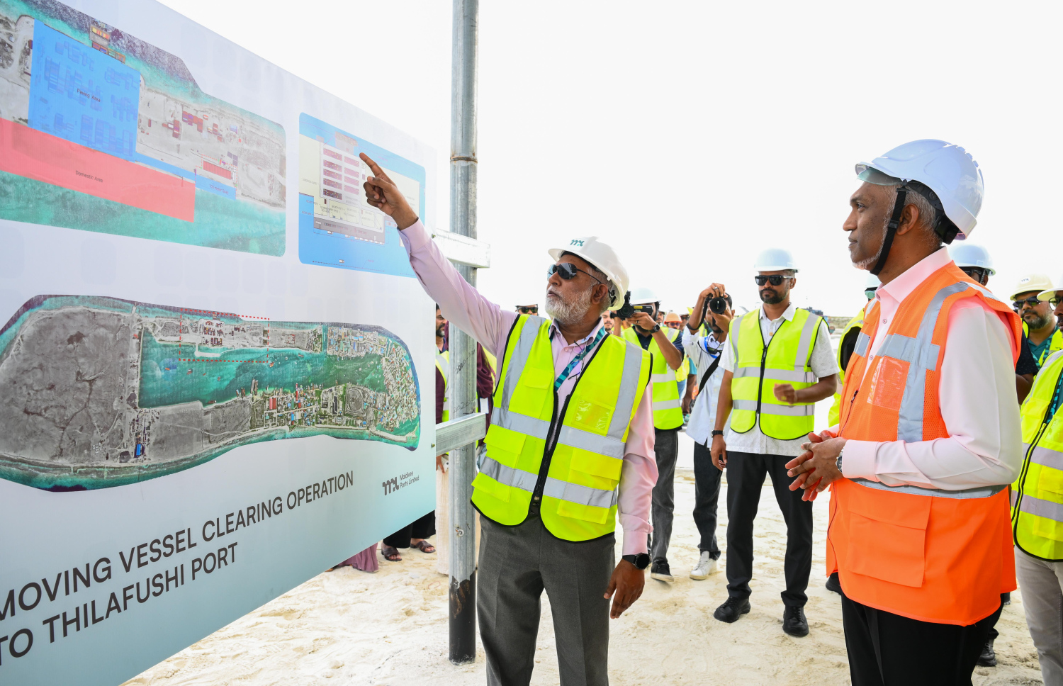 ތިލަފުއްޓަށް މާލޭ ކޮމާޝަލް ހާބަރު ބަދަލުރުމުގެ މަސައްކަތް ކުރިއަށް ގެންދާ ގޮތް އެމްޕީއެލްގެ ސީއީއޯ ހުސައިން ޝަރީފް، ރައީސް މުއިއްޒަށް އިއްޔެ އަރުވަނީ.