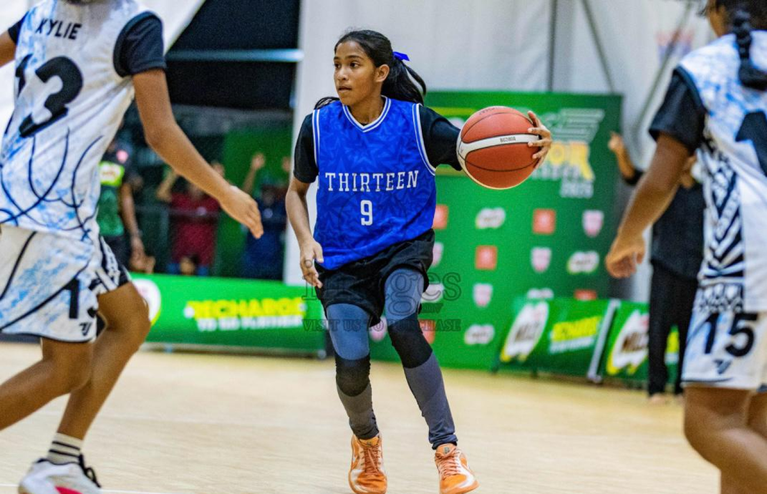 އައިރާ ބާސްކެޓްކޯޓްގައި