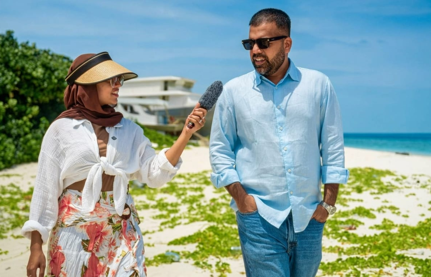 މޯލްޑިވްސް ހޮލިޑޭ ކަލެކްޝަންސްގެ ސީއީއޯ ހިފްނާޒް ޖިފްރީ، ރާއްޖޭގެ ލިވަބޯޑް ދާއިރާގައި އަންހެނުންގެ ބައިވެރިވުން އިތުރު ކުރުމަށް ފެށި މަަސައްކަތްތަކާ ގުޅޭ ގޮތުން މައުލޫމާތު ހިއްސާ ކުރައްވަނީ.