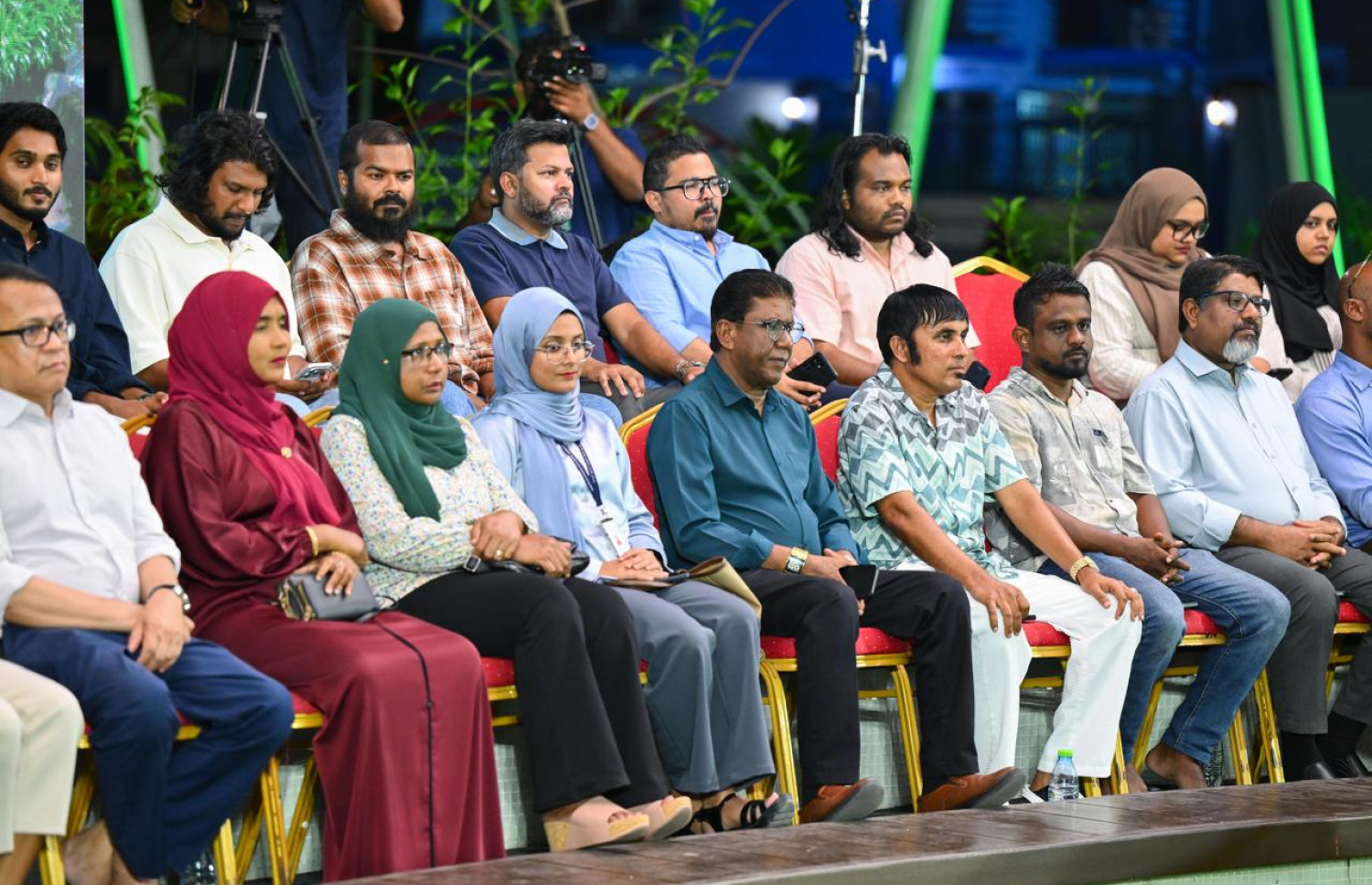 "އަހާ" ފޯރަމްގައި އާންމުން ބައިވެރިވަނީ: މި ފޯރަމްގައި އާންމުންގެ ސުވާލުތަކަށް މިނިސްޓަރުން ޖަވާބު ދެއްވާ.-- ފޮޓޯ: ރައީސް އޮފީސް