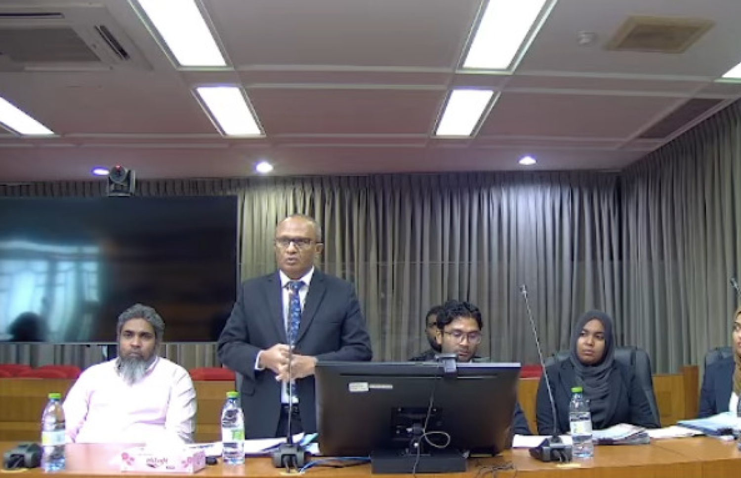 ޝިފާއުގެ އިސްތިއުނާފު ޝަރީއަތުގައި އޭނާއާ އެކު ވަކީލު ސުއޫދު --