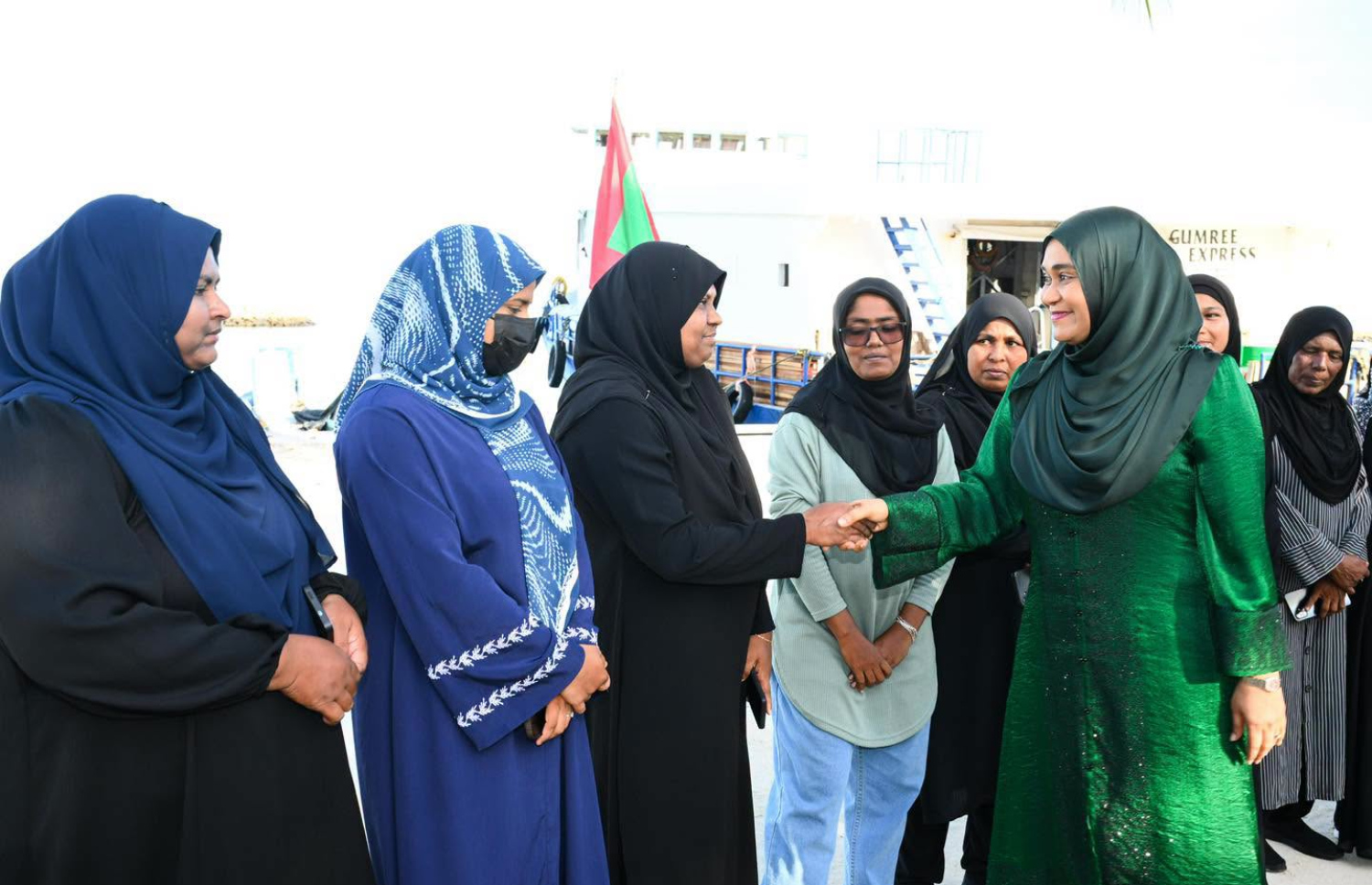 ފަސްޓް ލޭޑީ ސާޖިދާ މިއަދު ކާށިދޫއަށް ވަޑައިގަތުމުން މަރުހަބާ ދަންނަވަނީ.