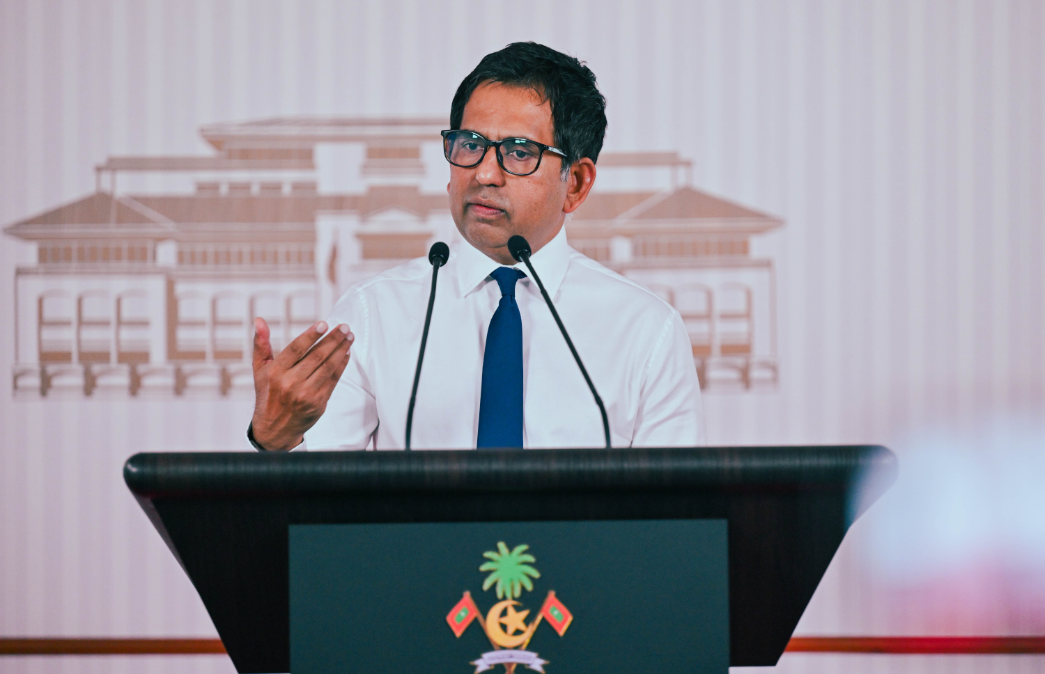 ނޫސްވެރިންގެ ބައްދަލުވުމުގައި ޓްރާންސްޕޯޓު މިނިސްޓަރު މުހައްމަދު ސައީދު ވާހަކަ ދައްކަވަނީ--