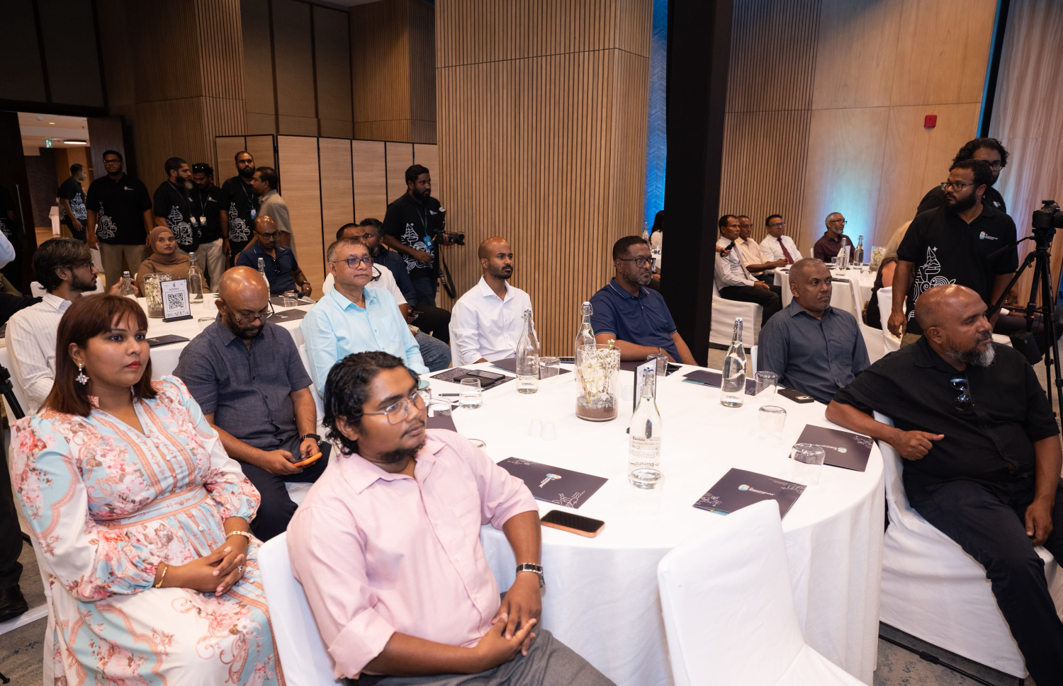 އެމްއައިބީ ގެސްޓްހައުސް ސިމްޕޯޒިއަމްގެ ބައިވެރިން. - ފޮޓޯ: ނިޝާން އަލީ | މިހާރު