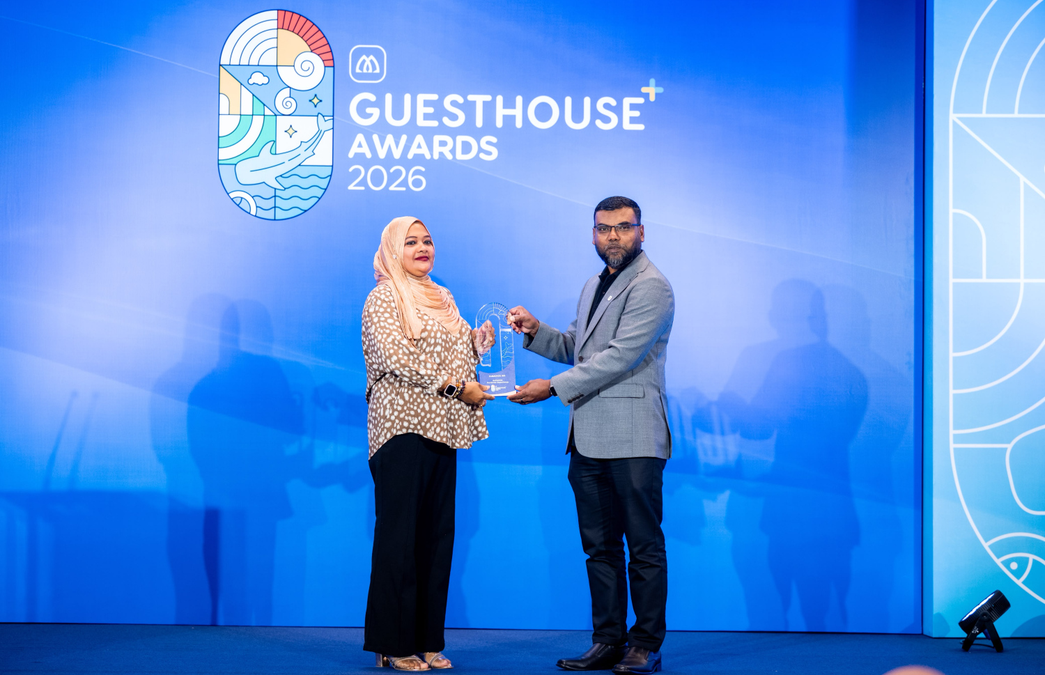 ގެސްޓްހައުސް އެވޯޑުގައި އެންމެ ގިނަ އެވޯޑު ލިބުނު ކާމިނީ އިންގެ ފަރާތުން އެވޯޑާއި ހަވާލު ވަނީ. -- ފޮޓޯ: ނިޝާން އަލީ | މިހާރު