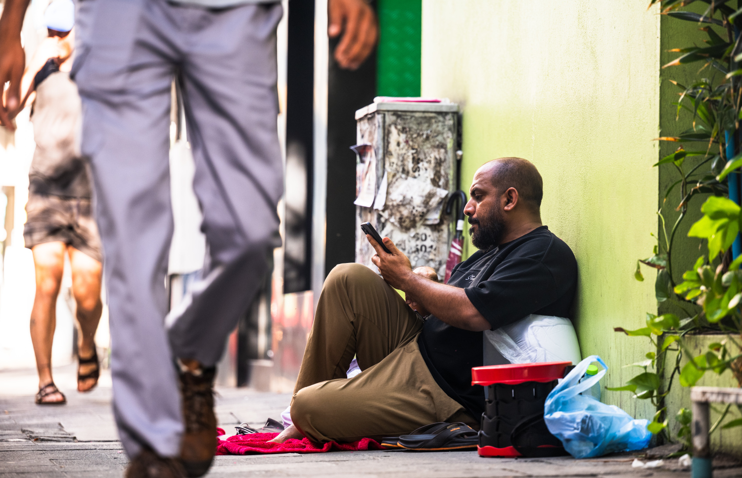 މީހެއްގެ އުނދަގޫ ބޮޑުވުމުން ފުލުހުންގެ އިދާރާ ކައިރީގައި ހަޅުތާލު ކުރަމުން އަންނަ މުހައްމަދު ސައީދު: އޭނާ ހަޅުތާލު ހުއްޓާލާނީ ފިޔަވަޅު އަޅާނެކަމުގެ ޔަގީންކަން ލިބުމުން ކަމަށް ވިދާޅުވި.-- ފޮޓޯ: ނިޝާން އަލީ | މިހާރު