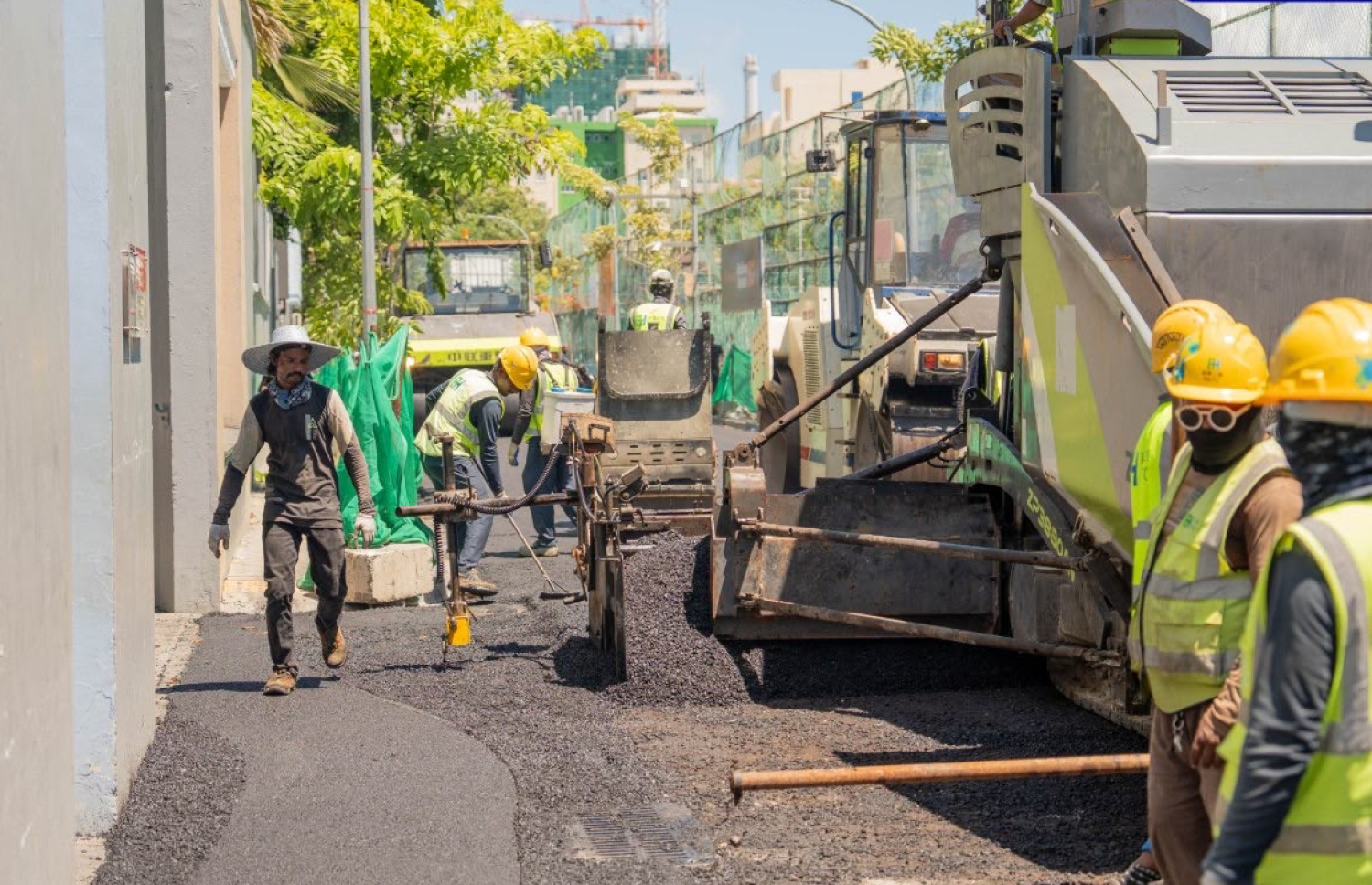 އަމީނީ މަގުގައި ތާރު އަޅަނީ.-- ފޮޓޯ: އެމްޓީސީސީ