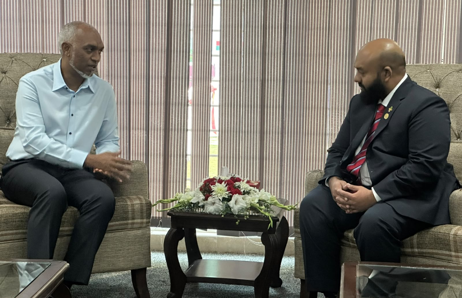 ރައީސް މުއިއްޒު ޕާކިސްތާނުގެ އިސްލާމްއާބާދުގައި ހުންނަ ރާއްޖޭގެ އެމްބަސީއަށް މިއަދު ވަޑައިގެން ސަފީރު ތޯހާއާ ބައްދަލުކުރައްވަނީ.
