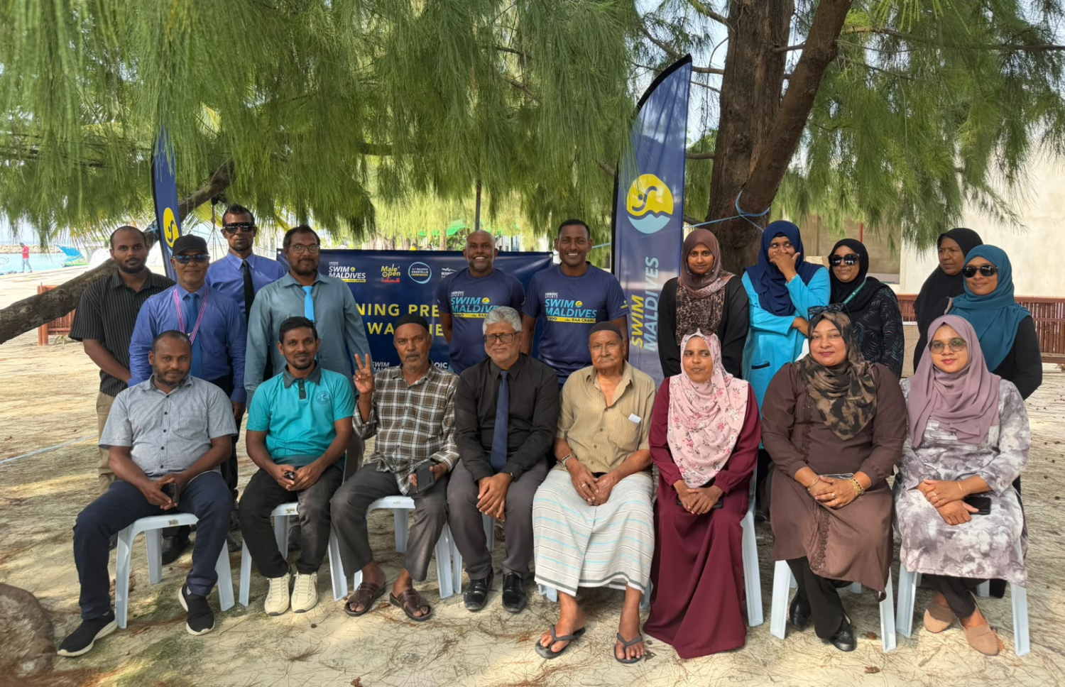 ސްވިމް މޯލްޑިވްސްއިން ރ. އަތޮޅުގައި ކުރިއަށްގެންދިޔަ ފެތުމުގެ އިވެންޓްގެ ބައެއްގެ ގޮތުގައި ކުރިއަށް ގެންދިޔަ ހޭލުންތެރިކަމުގެ ޕްރޮގްރާމެއްގެ ބައިވެރިން