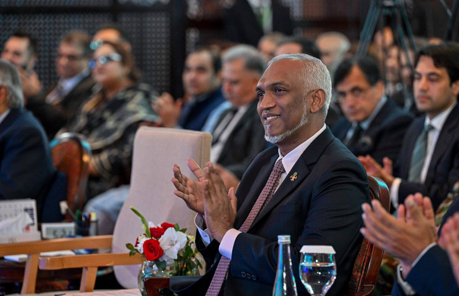 ޕާކިސްތާނުގައި މިއަދު ބޭއްވި ބިޒްނަސް ފޯރަމްގައި ރައީސް ބައިވެރިވެ ވަޑައިގަންނަވަނީ --- ފޮޓޯ/ރައީސް އޮފީސް