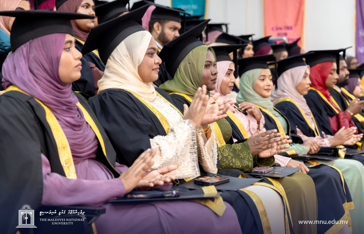 އެމްއެންޔޫގައި މިއަދު ބޭއްވި ދަސްވެނިވުމުގެ ހަފުލާގައި ބައިވެރިވި ބައެއް ދަރިވަރުން.-- ފޮޓޯ: އެމްއެންޔޫ