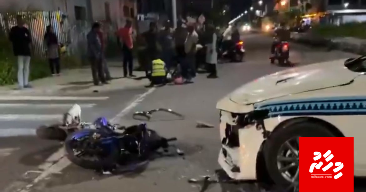 Police car akaai cycle eh jehunu jehi accident vi zuvaanaa adhives heynaaraa